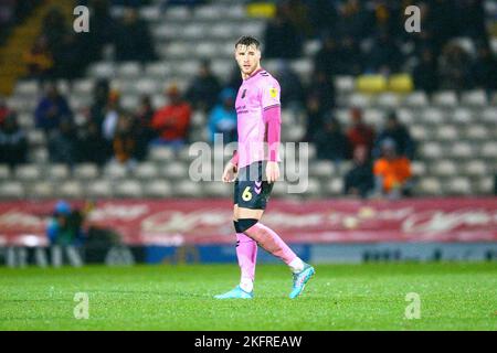 The University of Bradford Stadium, Bradford, England - 19.. November 2022 Sam Sherring (6) of Northampton Town - während des Spiels Bradford City gegen Northampton Town, Sky Bet League Two, 2022/23, The University of Bradford Stadium, Bradford, England - 19.. November 2022 Credit: Arthur Haigh/WhiteRoseFotos/Alamy Live News Stockfoto