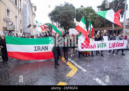 Rom, Italien. 19.. November 2022. Demonstration in Rom durch in Italien lebende iranische Studenten, um gegen das iranische Regime zu protestieren (Foto: © Matteo Nardone/Pacific Press via ZUMA Press Wire) Stockfoto