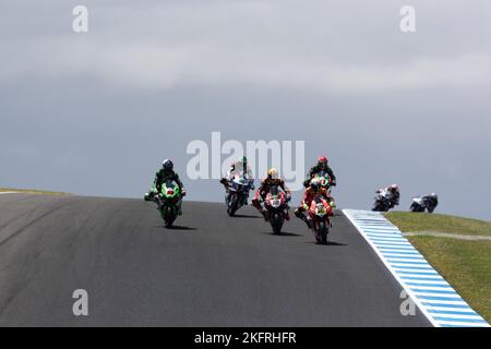 PHILLIP ISLAND, AUSTRALIEN - 20. NOVEMBER: Während der Superpole bei der FIM-Superbike-Weltmeisterschaft 2022 auf der Phillip Island Circuit am 20. November 2 Stockfoto