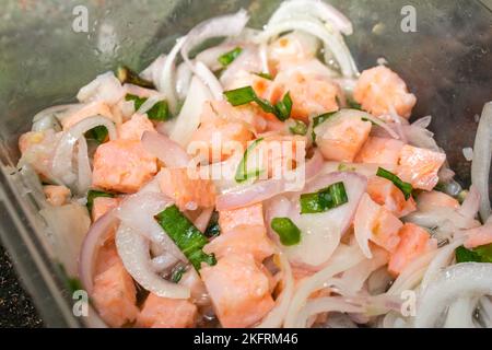 Burmesisch oder Myanmar traditionelle eingelegte Garnelensalat Rezept. Nahaufnahme. Stockfoto