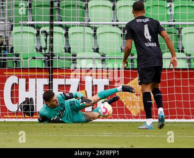 19. November 2022: VfB Stuttgart-Torwart Fabian Bredlow (33) spart sich am 19. November 2022 in Austin, Texas, bei einem Bundesliga-Freundschaftsspann zwischen dem FC Köln und dem VfB Stuttgart. Stuttgart gewann 4-2. (Bild: © Scott Coleman/ZUMA Press Wire) Stockfoto