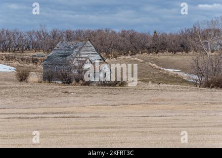 Die alte, verlassene weiße Kirche in Neidpath, Saskatchewan Stockfoto