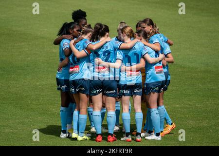 Adelaide, Australien. 20.. November 2022. Adelaide, South Australia, November 20. 2022: Die Spieler des Sydney FC treten vor dem Liberty A-League-Spiel zwischen Adelaide United und dem Sydney FC im ServiceFM Stadium in Adelaide, Australien, an. (NOE Llamas/SPP) Quelle: SPP Sport Press Photo. /Alamy Live News Stockfoto