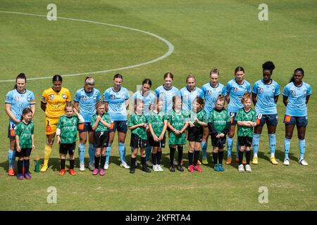 Adelaide, Australien. 20.. November 2022. Adelaide, South Australia, November 20. 2022: Die Spieler des Sydney FC stehen vor dem Liberty A-League-Spiel zwischen Adelaide United und dem Sydney FC im ServiceFM Stadium in Adelaide, Australien, an. (NOE Llamas/SPP) Quelle: SPP Sport Press Photo. /Alamy Live News Stockfoto
