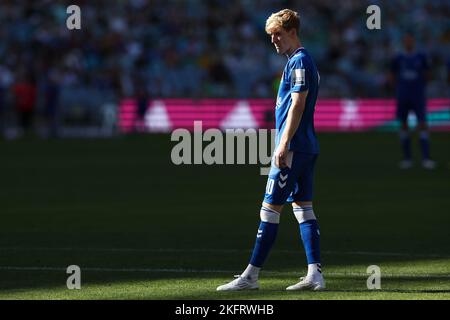 Sydney, Australien. 20.. November 2022. Anthony Gordon von Everton schaut zu, bevor er während des Sydney Super Cup-Spiels Celtic gegen Everton im Accor Stadium, Sydney, Australien, 20.. November 2022 eine Strafe ergeht (Foto von Patrick Hoelscher/News Images) Credit: News Images LTD/Alamy Live News Stockfoto