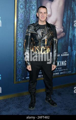 17. November 2022, Beverly Hills, CA, USA: LOS ANGELES - 17. NOVEMBER: Jeremy Scott bei der Premiere von Women Talking im Samuel Goldwyn Theatre am 17. November 2022 in Beverly Hills, CA (Foto: © Kay Blake/ZUMA Press Wire) Stockfoto