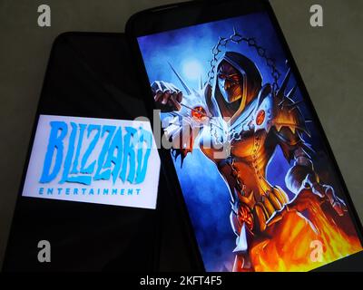 YICHANG, CHINA - 19. NOVEMBER 2022 - Ein Mobiltelefon zeigt eine Website zu Blizzard Entertainment-Spielen in Yichang, Provinz Hubei, China, November Stockfoto