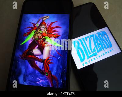 YICHANG, CHINA - 19. NOVEMBER 2022 - Ein Mobiltelefon zeigt eine Website zu Blizzard Entertainment-Spielen in Yichang, Provinz Hubei, China, November Stockfoto