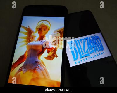 YICHANG, CHINA - 19. NOVEMBER 2022 - Ein Mobiltelefon zeigt eine Website zu Blizzard Entertainment-Spielen in Yichang, Provinz Hubei, China, November Stockfoto