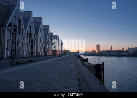 Dünkirchen, Frankreich, 14. 2022. November, Apartmenthäuser in Dünkirchen, Morgen. Stockfoto