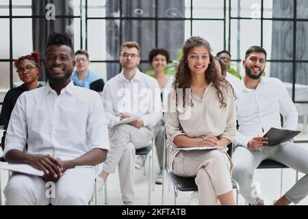 Geschäftstreffen. Publikum im Konferenzsaal. Wirtschaft und Unternehmertum Stockfoto