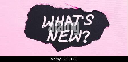 Schild mit den Neuerungen. Internet-Konzept Fragen nach neuesten Updates Trends Happening News Stockfoto