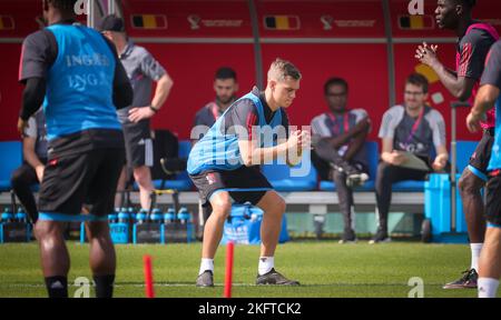 Der belgische Leandro Trossard, der während einer Trainingseinheit der belgischen Fußballnationalmannschaft The Red Devils im Hilton Salwa Beach Resort in Abu Samra, Bundesstaat Katar, am Sonntag, den 20. November 2022, abgebildet wurde. Die Red Devils bereiten sich auf die bevorstehende FIFA 2022-Weltmeisterschaft in Katar vor. BELGA FOTO VIRGINIE LEFOUR Stockfoto