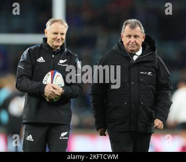 London ENGLAND - November 19: L-R Joe Schmidt Assistant Coach und Neuseelands Coach Steve Hansen während des Autumn International Series Spiels zwischen en Stockfoto