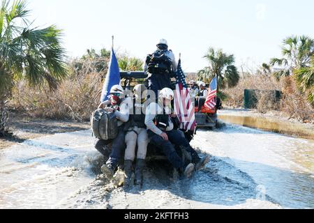 Sanibel Island, FL, USA--10/06/2022-- die FEMA-Teams für städtische Such- und Rettungsdienste führen zusätzliche Suchanfragen in Gebieten durch, die von dem von dem US-amerikanischen Projekt „Ian“ betroffenen“ betroffen sind. Jocelyn Augustino/FEMA Stockfoto