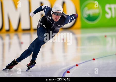 HEERENVEEN, NIEDERLANDE - 20. NOVEMBER: Casey Dawson aus den USA tritt während der Speedskating World Cup 2 in Thialf am 20. November 2022 in Heerenveen, Niederlande, in der Männer-B-Gruppe 1500m an (Foto: Andre Weening/Orange Picles) Stockfoto