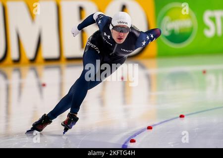 HEERENVEEN, NIEDERLANDE - 20. NOVEMBER: Casey Dawson aus den USA tritt während der Speedskating World Cup 2 in Thialf am 20. November 2022 in Heerenveen, Niederlande, in der Männer-B-Gruppe 1500m an (Foto: Andre Weening/Orange Picles) Stockfoto