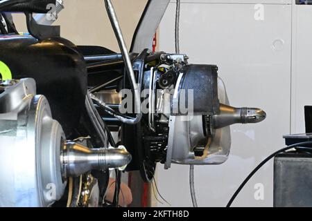 ABU DHABI, 19/11/2022, Haas F1 Team VF-22 Ferrari, Mechanische Details der Hinterradaufhängung und des Bremssystems während des Formel 1 Etihad Airways Abu Dhabi Grand Prix 2022, 22. Lauf der FIA Formel 1 Weltmeisterschaft 2022 vom 18. Bis 20. November 2022 auf dem Yas Marina Circuit, In Yas Island, Abu Dhabi - Foto DPPI Stockfoto