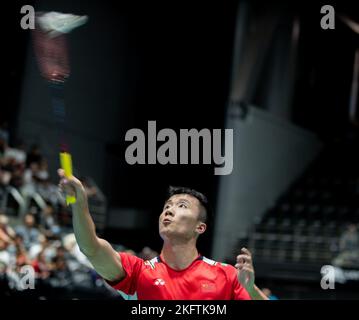 Sydney, Australien. 20.. November 2022. Lu Guangzu aus China kehrt während des finalen Männermatches der BWF Australian Open 2022 gegen Shi Yuqi aus China am 20. November 2022 in Sydney, Australien, zurück. Quelle: Hu Jingchen/Xinhua/Alamy Live News Stockfoto