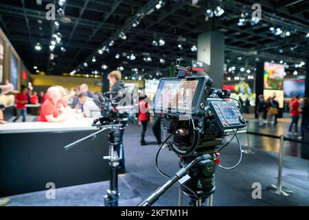 KÖLN, DEUTSCHLAND - CIRCA SEPTEMBER 2018: Canon-Geräte auf der Photokina Ausstellung. Die Photokina ist eine der weltweit führenden Messen Stockfoto