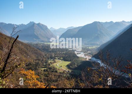 Sonnenaufgang über dem berühmten Soca-Tal in den Julischen Alpen, Slowenien Stockfoto