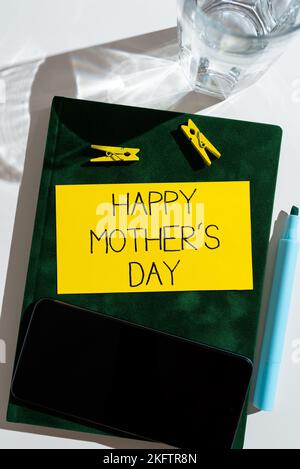 Text mit Inspiration Happy Mother's Day. Unternehmensüberblick zu Ehren des Einflusses der Mutterschaft in der Gesellschaft Stockfoto