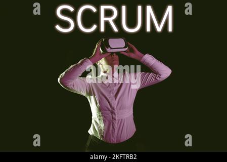 Text mit Inspiration Scrum. Konzept, das Handschrift im Unterschied zu druckgeschriebenen Spielfiguren bedeutet Stockfoto