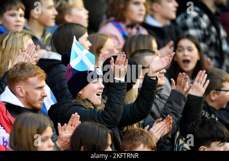 Edinburgh, Schottland, 19.. November 2022. Schottland-Fans beim Spiel der Autumn Nation Series im Murrayfield Stadium, Edinburgh. Bildnachweis sollte lauten: Neil Hanna / Sportimage Stockfoto