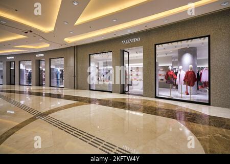 HONGKONG, CHINA - CA. DEZEMBER 2019: Valentino-Laden in Hongkong Stockfoto