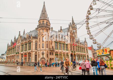 16. Dezember 2019, Gent, Belgien. Panorama-Rad in Weihnachtsmarkt in der Innenstadt. Stockfoto