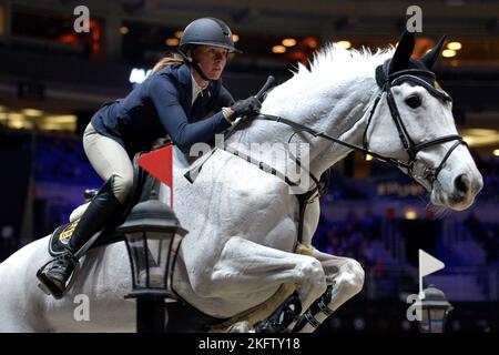 Prag, Tschechische Republik. 20.. November 2022. TEREZA KLEANDR von Tschechien im internationalen Springwettbewerb Moser Final Grand Prix während der Longines Global Champions Playoffs 2022 in Prag in der Tschechischen Republik. (Bild: © Slavek Ruta/ZUMA Press Wire) Bild: ZUMA Press, Inc./Alamy Live News Stockfoto