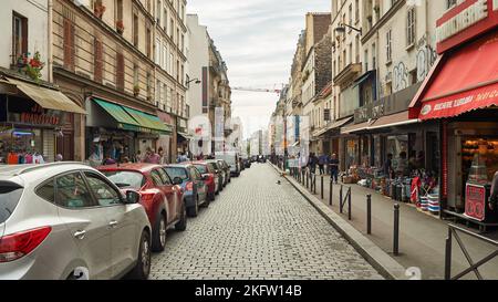 PARIS, FRANKREICH - 09. AUGUST 2015: Blick auf die Straße von Paris bei Tag Stockfoto