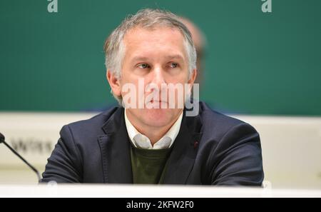 Bremen, Deutschland. 20.. November 2022. Fußball, Bundesliga, Mitgliederversammlung des SV Werder Bremen, die Glocke. Frank Baumann, Geschäftsführer Sport des Bundesliga-Vereins SV Werder Bremen, spricht bei der Mitgliederversammlung. Quelle: Carmen Jaspersen/dpa/Alamy Live News Stockfoto