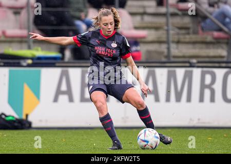 DUIVENDRECHT, NIEDERLANDE - 20. NOVEMBER: Während des niederländischen Azerion Womens Eredivisie-Spiels zwischen Ajax und PSV Eindhoven am 20. November 2022 in De Toekomst in Duivendrecht, Niederlande (Foto: Patrick Goosen/Orange Picts) Stockfoto