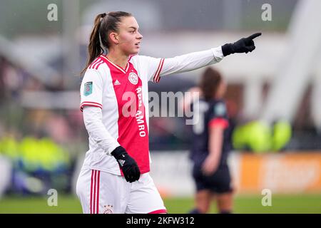 DUIVENDRECHT, NIEDERLANDE - 20. NOVEMBER: Romee Leuchter von Ajax während des niederländischen Azerion Womens Eredivisie-Spiels zwischen Ajax und PSV Eindhoven am 20. November 2022 in De Toekomst in Duivendrecht, Niederlande (Foto: Patrick Goosen/Orange Picches) Stockfoto