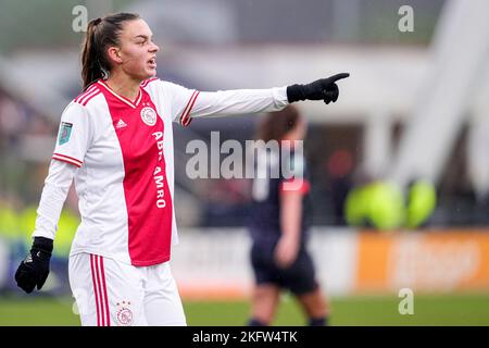 DUIVENDRECHT, NIEDERLANDE - 20. NOVEMBER: Romee Leuchter von Ajax während des niederländischen Azerion Womens Eredivisie-Spiels zwischen Ajax und PSV Eindhoven am 20. November 2022 in De Toekomst in Duivendrecht, Niederlande (Foto: Patrick Goosen/Orange Picches) Stockfoto