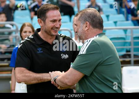 20.. November 2022; Accor Stadium, Sydney, NSW, Australien: Sydney Super Cup, Everton gegen Celtic; Frank Lampard-Manager von Everton begrüßt vor dem Spiel Ange Postecoglou-Trainer von Celtic Stockfoto