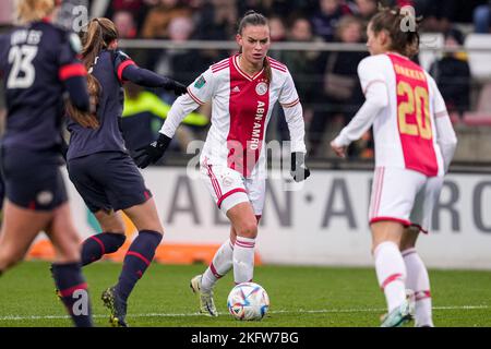 DUIVENDRECHT, NIEDERLANDE - 20. NOVEMBER: Romee Leuchter von Ajax während des niederländischen Azerion Womens Eredivisie-Spiels zwischen Ajax und PSV Eindhoven am 20. November 2022 in De Toekomst in Duivendrecht, Niederlande (Foto: Patrick Goosen/Orange Picches) Stockfoto