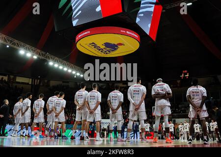 Varese, Italien. 19.. November 2022. Team von Pallacanestro Varese OpenJobMetis während des LBA Lega Basket Ein Spiel der regulären Saison 2022/23 zwischen OpenJobMetis Varese und Umana Reyer Venezia in der Enerxenia Arena, Varese, Italien am 19. November 2022 Quelle: Independent Photo Agency/Alamy Live News Stockfoto