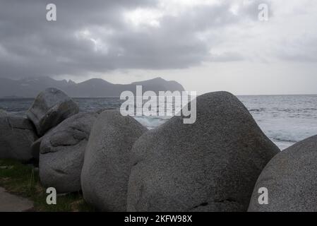 Vikten ist ein kleines Dorf auf der Insel Flakstadøya des Lofoten-Archipels im Bezirk Nordland in Norwegen Stockfoto