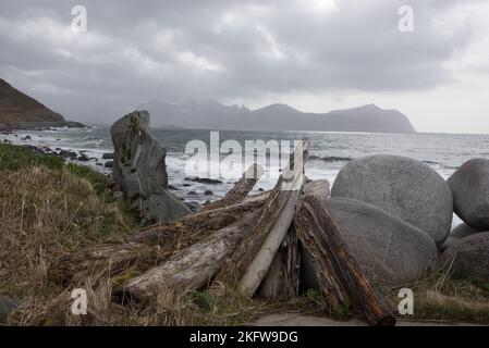 Vikten ist ein kleines Dorf auf der Insel Flakstadøya des Lofoten-Archipels im Bezirk Nordland in Norwegen Stockfoto