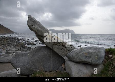 Vikten ist ein kleines Dorf auf der Insel Flakstadøya des Lofoten-Archipels im Bezirk Nordland in Norwegen Stockfoto