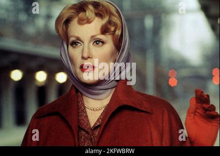 JULIANNE MOORE, DEM HIMMEL SO FERN, 2002 Stockfoto