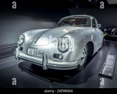 Stuttgart-Zuffenhausen - 12. November 2022 - Porsche Museum, Porsche 356 Coupe Stockfoto