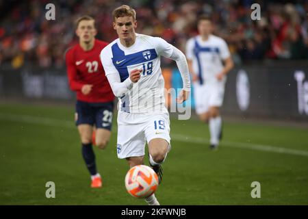 Oslo, Norwegen, 20.. November 2022, Finnlands Marcus Forss jagt den Ball , Credit: Frode Arnesen/Alamy Live News Stockfoto