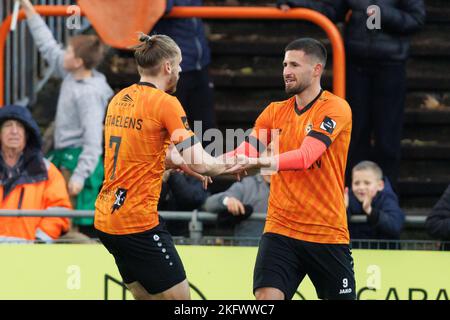 Deinzes Dylan De Belder feiert nach einem Treffer bei einem Fußballspiel zwischen KMSK Deinze und Lierse Kempenzonen am Sonntag, 20. November 2022 in Deinze, am 14. Tag der 'Challenger Pro League' 2022-2023, 1B. Division der belgischen Meisterschaft. BELGA FOTO KURT DESPLENTER Stockfoto