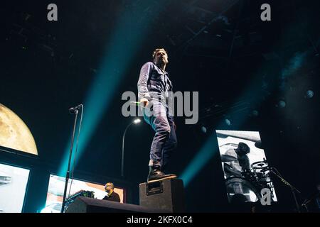 19. November 2022: Ricky Wilson, Andrew White, Simon Rix, Nick Baines und Vijay Mistry von der britischen Indie Rock Band, The Kaiser Chiefs, spielen bei der letzten Show ihrer UK Tour 2022 in der Nottingham Arena eine ausverkaufte Show (Foto: © Myles Wright/ZUMA Press Wire) Stockfoto