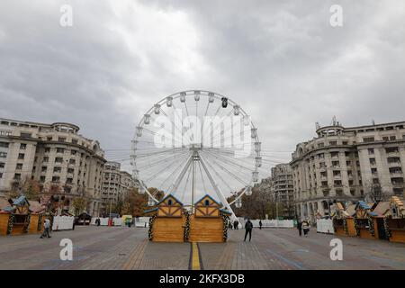 Bukarest, Rumänien - 20. November 2022: Details vom Weihnachtsmarkt auf dem Piata Constitutiei (Platz der Verfassung) in Bukarest. Stockfoto