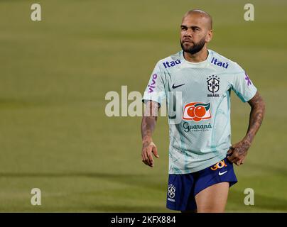 Doha, Catar. 20.. November 2022. Dani Alves beim Training der brasilianischen Nationalmannschaft für die FIFA Fußball-Weltmeisterschaft Katar 2022 in Doha, Katar. Kredit: Rodolfo Buhrer/La Imagem/FotoArena/Alamy Live Nachrichten Stockfoto