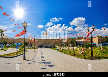 Tunesien Flaggen an einem sonnigen Tag in der Nähe von Medina in Hammamet, Tunesien Stockfoto